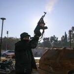 Rebeldes Tomam Aleppo em Meio a Bombardeios Russos