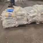 Polícia Rodoviária Federal apreende 21 tabletes de cocaína em caminhonete na BR-135