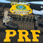 PRF apreende armas, munições e R$ 8 mil na BR-010