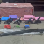 Operação da PRF apreende armas e drogas em ônibus na BR-135