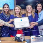 Iracema Vale recebe Placa de Honra ao Mérito na Câmara Municipal de São Luís