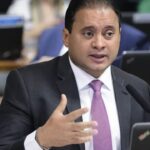 Operação Sem Desconto mira senador e investiga fraudes bilionárias no INSS