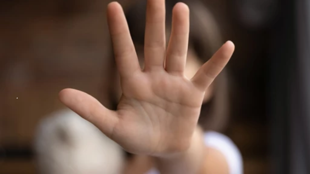 Mulher é presa suspeita de explorar a própria filha de 11 anos na Baixada Maranhense