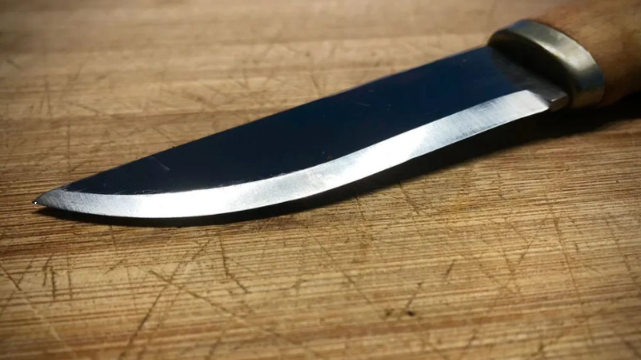 Adolescente é flagrada com faca dentro de escola em São Luís