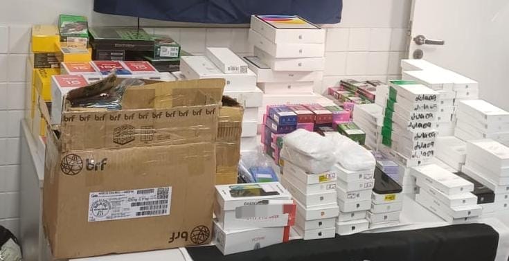 PRF apreende celulares, medicamentos irregulares e cigarros eletrônicos em ônibus na BR-230, em Balsas
