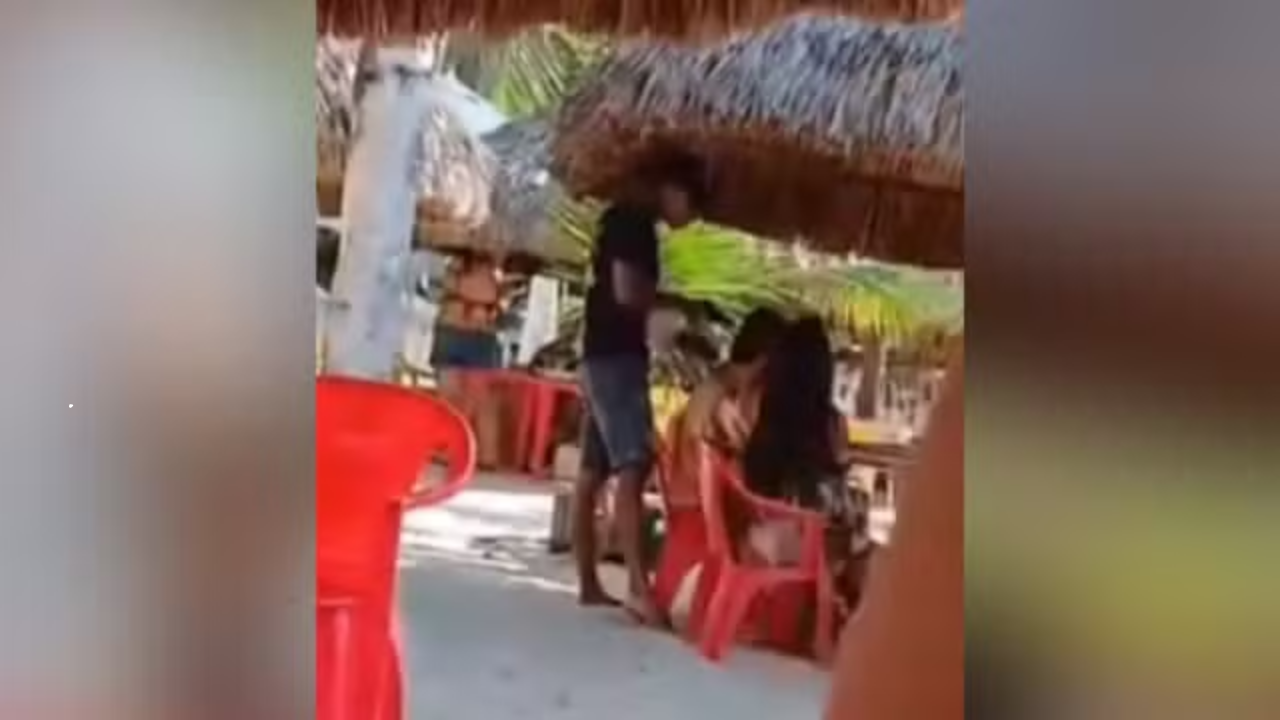 Homem se passa por vendedor ambulante e assalta clientes de bar na Avenida Litorânea