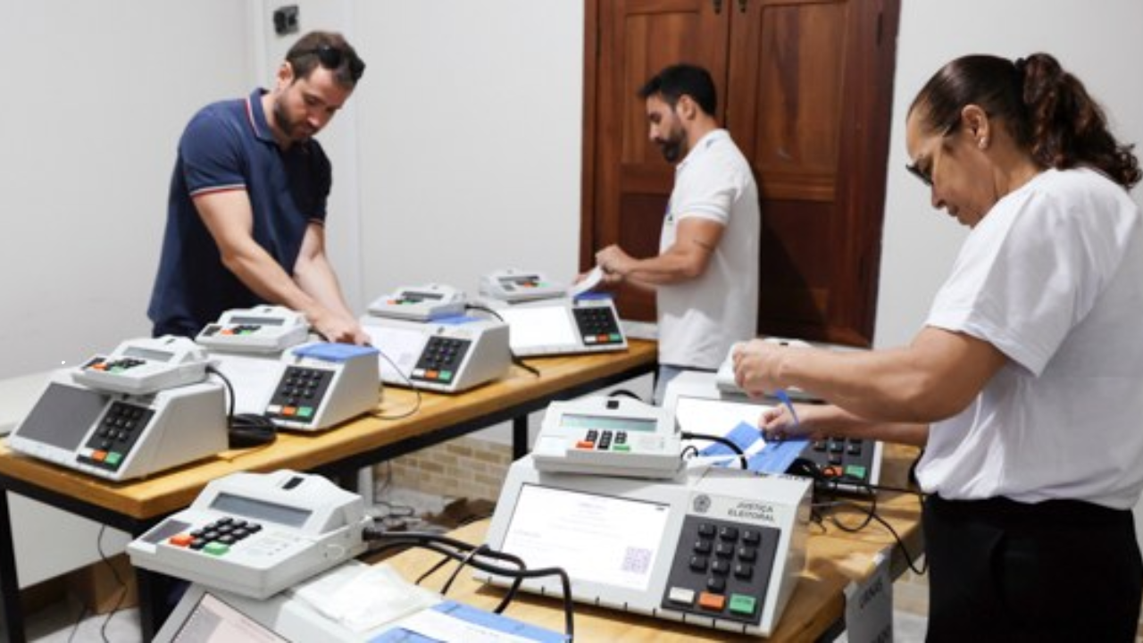 No Maranhão, urnas eletrônicas recebem dados para eleição simulada