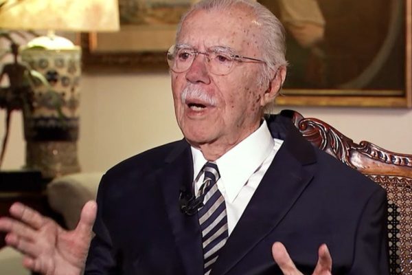 José Sarney é internado com pneumonia em São Luís
