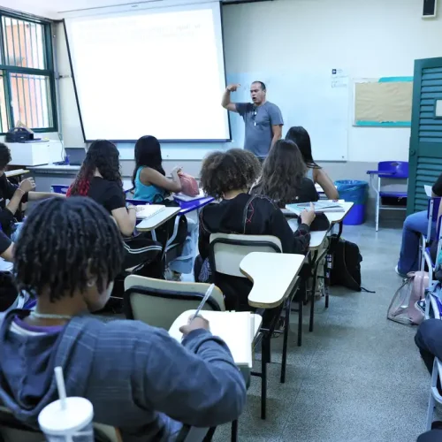 Programa Pé-de-Meia começa o pagamento nesta segunda-feira (28)