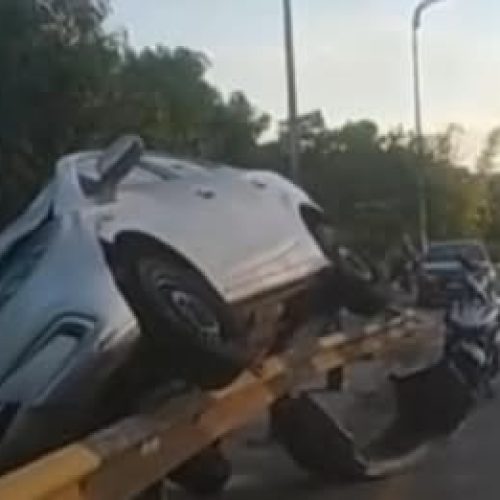 Carro colide com grade de proteção na Avenida Carlos Cunha em São Luís (MA)