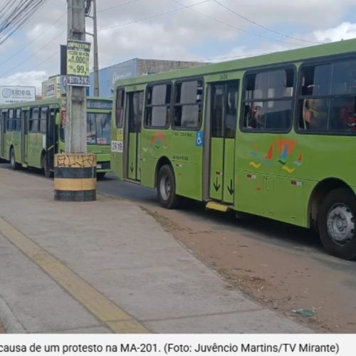 Protesto bloqueia MA-201 após moradores denunciarem derrubada de casas em São José de Ribamar