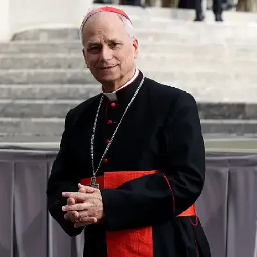 Fumaça branca: Novo Papa da Igreja Católica é escolhido
