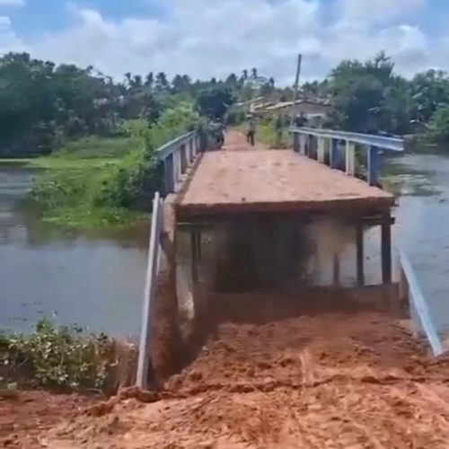 Parte de ponte cai e isola moradores em Santa Inês
