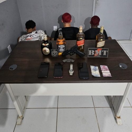Três homens são presos em São Luís após assalto a entregador de adega online