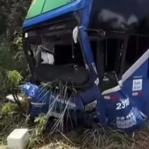 Acidente na BR-316: Ônibus de viagem colide com carro de passeio